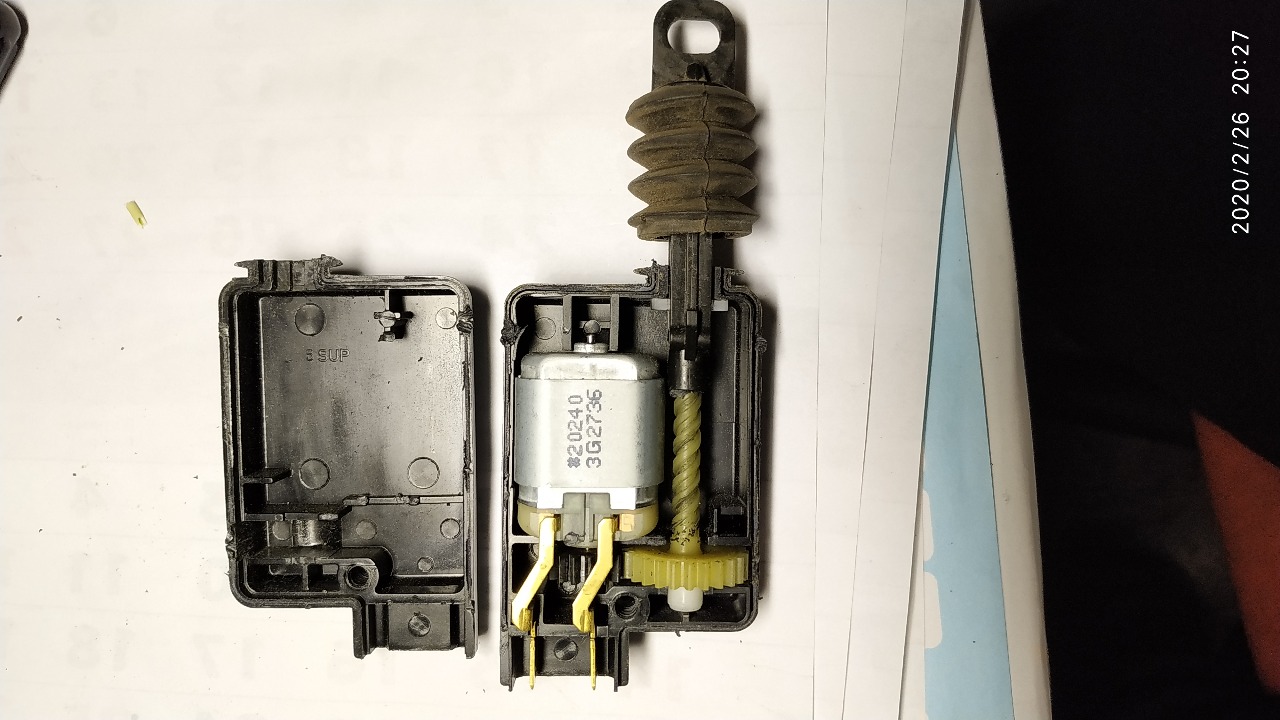 Привод центрального замка передний Таурег ND. Мотор привода центрального замка Волга. Привод центрального замка Туарег. Привод центрального замка передний Туарег NF. Активатор двери рено логан